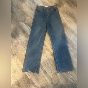 Women’s size 5 Carly Jean Los Angeles wide leg mom
Jean with raw hem
